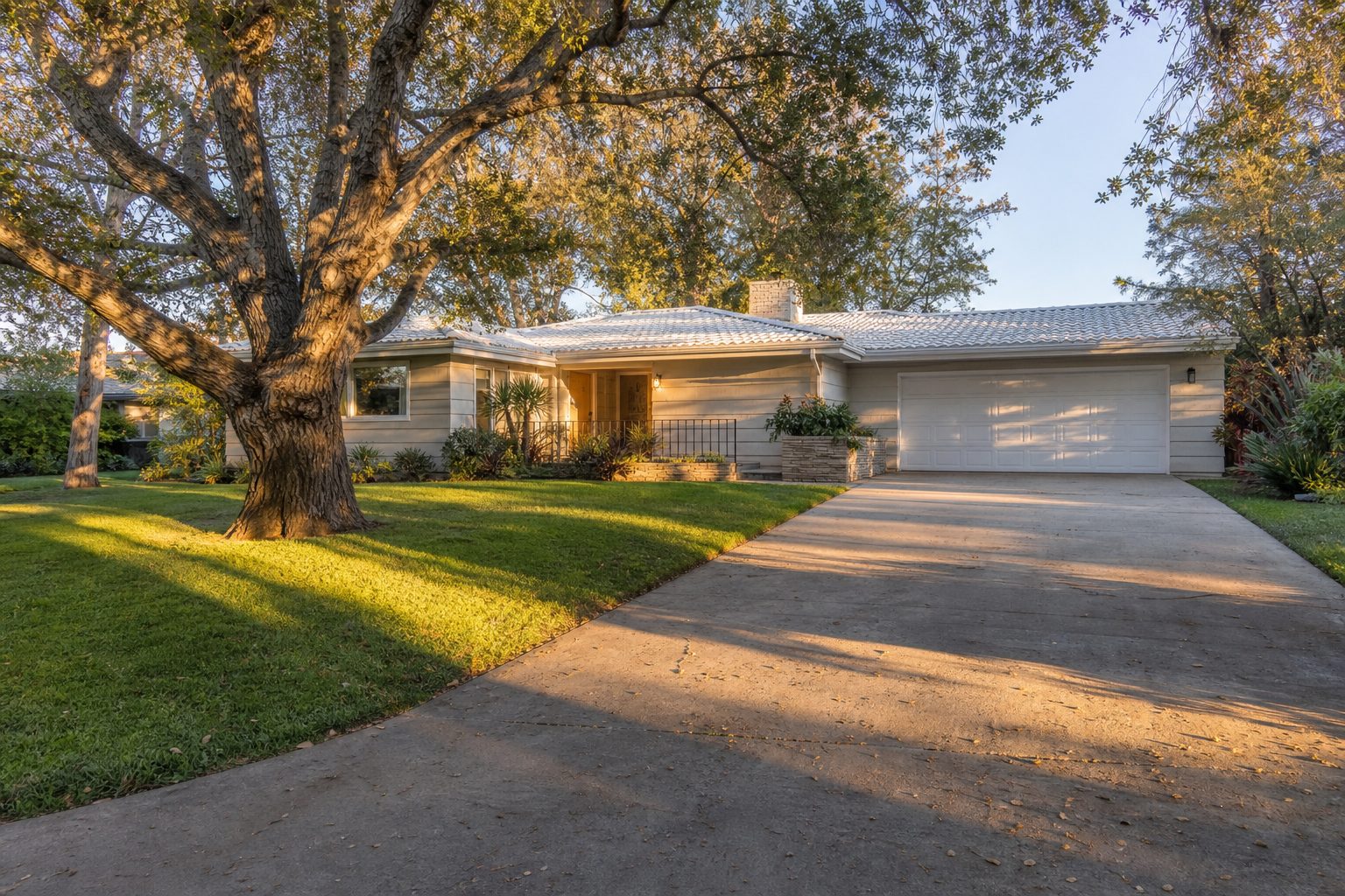 Single story ranch home under a mature oak tree in Chateau Highlands, Northridge
